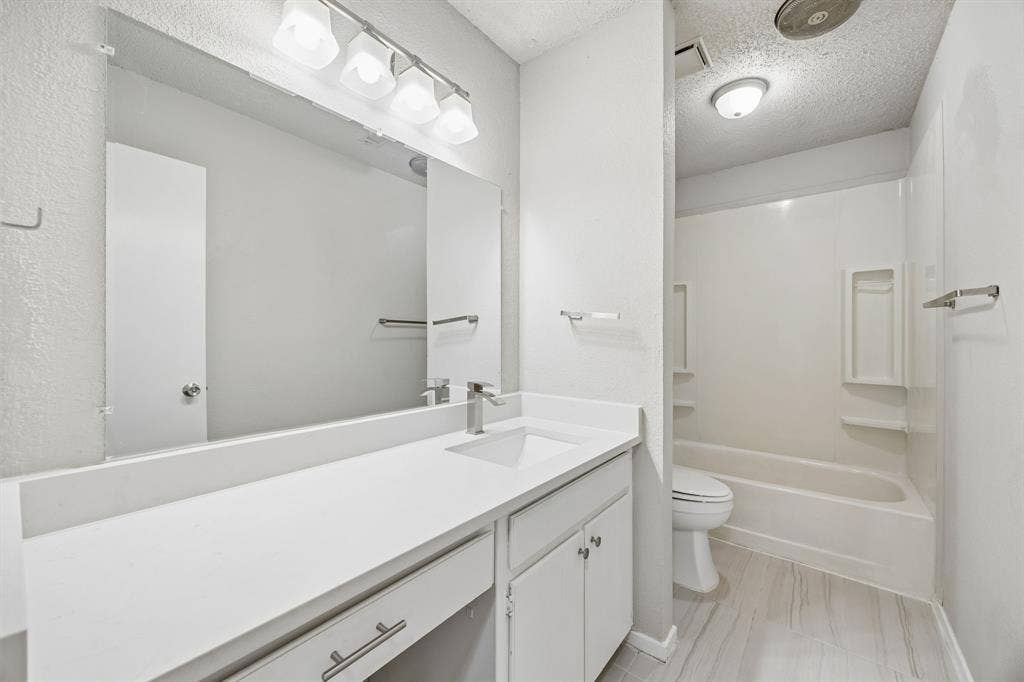 6433 Ridglea Drive, Watauga, TX 76148 6433 Ridglea Drive, Watauga, TX 76148