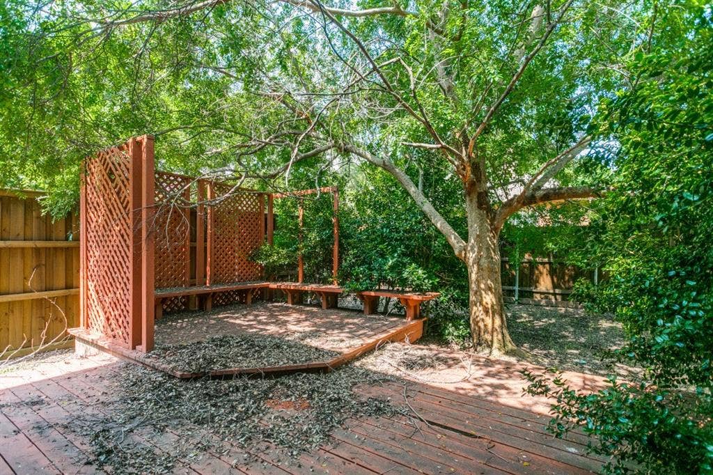 6713 Ashglen Place, Plano, TX 75023 Expansive outdoor deck featuring wood-finish decking and built-in lattice privacy screens