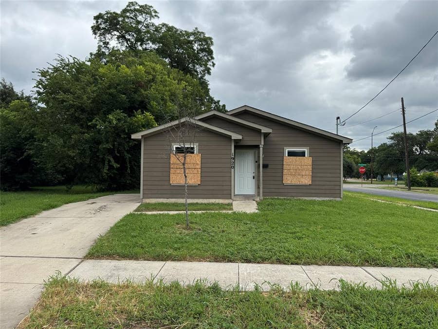 Property photo for 1920 Jb Jackson Jr Boulevard, #J, Dallas, TX