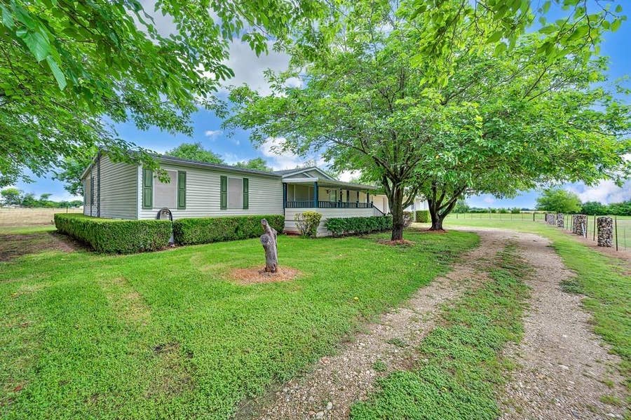 Property photo for 652 Middle Windsor Road, McGregor, TX