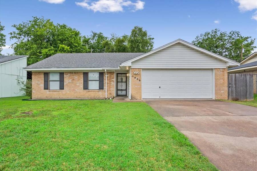 Property photo for 1933 Century Drive, Waco, TX