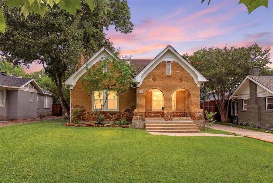 Property photo for 825 Thomasson Drive, Dallas, TX