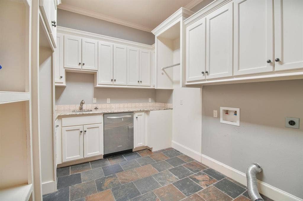 3025 Stonegate Boulevard, Tyler, TX 75703 3025 Stonegate Boulevard, Tyler, TX 75703