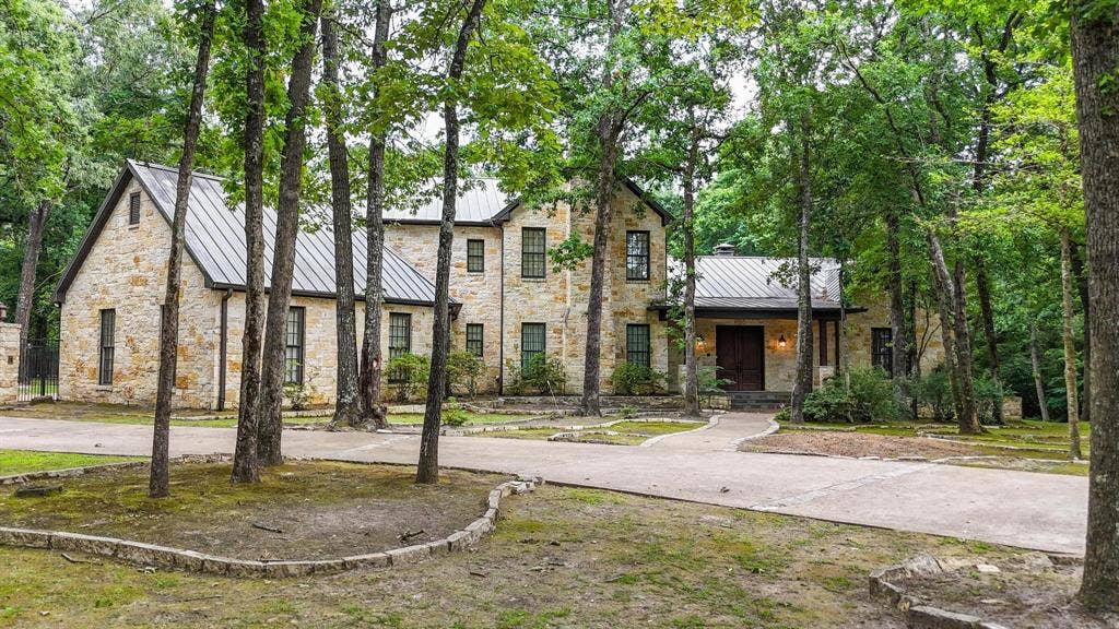3025 Stonegate Boulevard, Tyler, TX 75703 3025 Stonegate Boulevard, Tyler, TX 75703