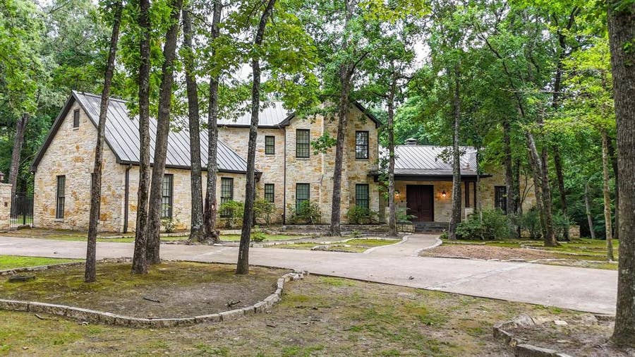 Property photo for 3025 Stonegate Boulevard, Tyler, TX
