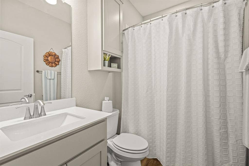 200 Habitat Trail, McKinney, TX 75071 Ensuite Bath 2nd Bedroom