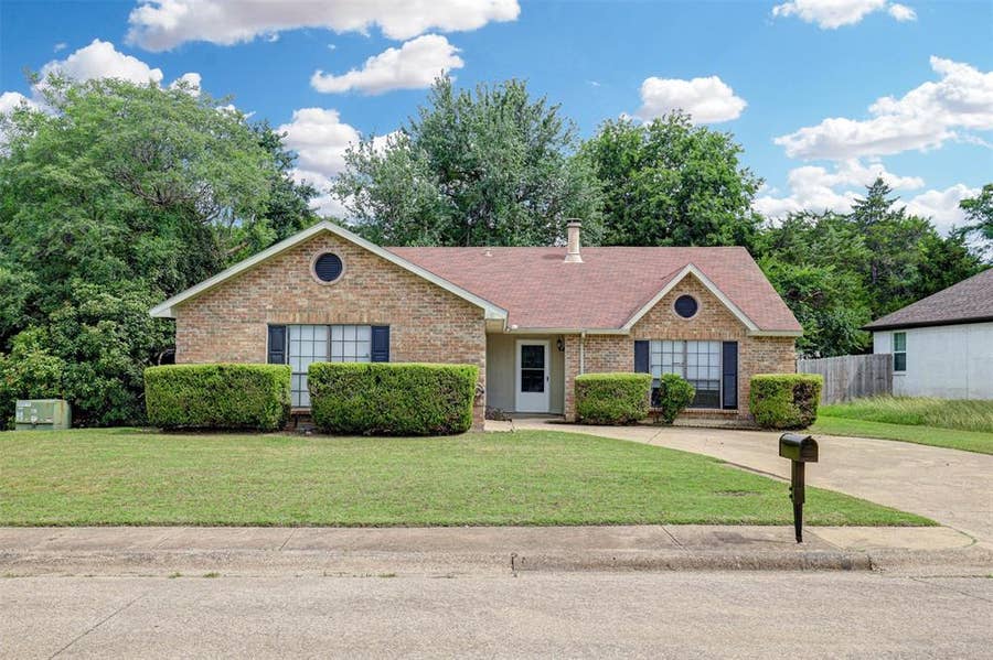Property photo for 620 Nora Lane, DeSoto, TX