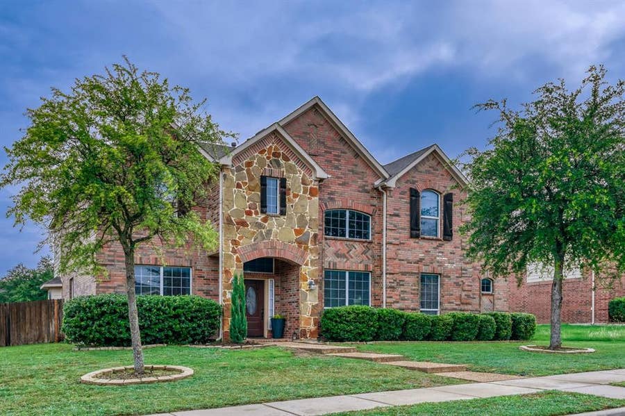 Property photo for 933 Ginger Trail, DeSoto, TX