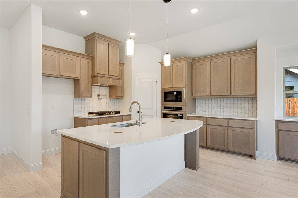 1621 Community Drive, Cedar Hill, TX 75104 1621 Community Drive, Cedar Hill, TX 75104