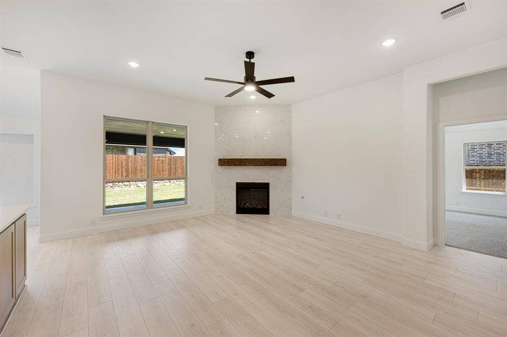 1621 Community Drive, Cedar Hill, TX 75104 1621 Community Drive, Cedar Hill, TX 75104