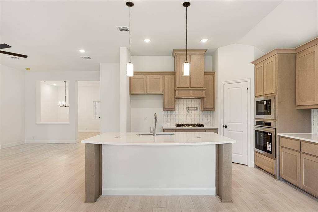 1621 Community Drive, Cedar Hill, TX 75104 1621 Community Drive, Cedar Hill, TX 75104