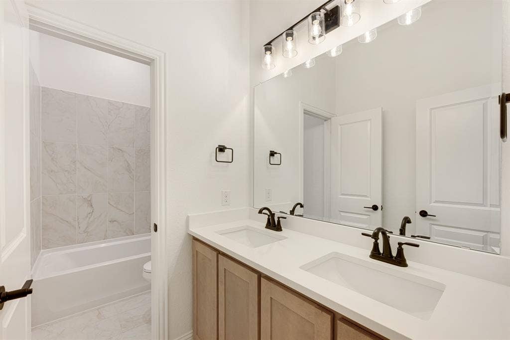 1621 Community Drive, Cedar Hill, TX 75104 1621 Community Drive, Cedar Hill, TX 75104