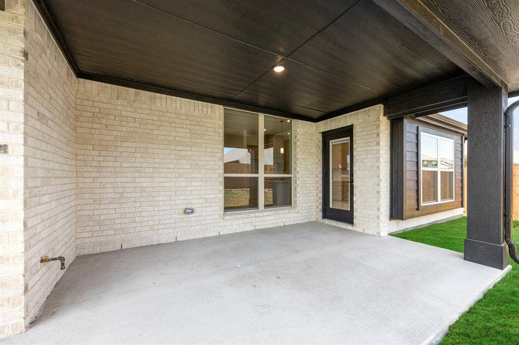 1621 Community Drive, Cedar Hill, TX 75104 1621 Community Drive, Cedar Hill, TX 75104