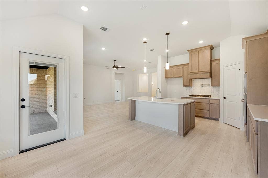 1621 Community Drive, Cedar Hill, TX 75104 1621 Community Drive, Cedar Hill, TX 75104