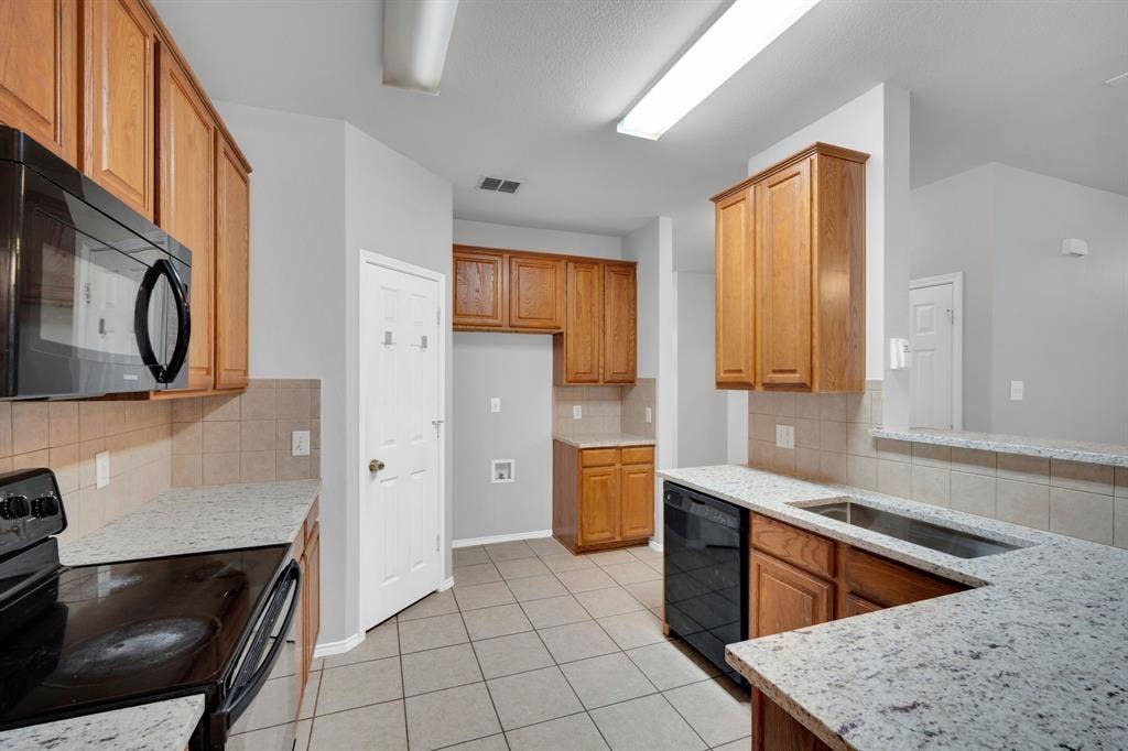 708 Hummingbird Trail, Crowley, TX 76036 708 Hummingbird Trail, Crowley, TX 76036