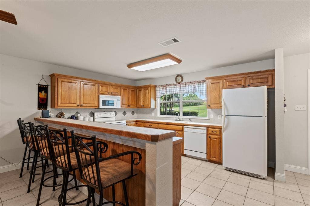 194 Bushwhacker Drive, Mabank, TX 75156 Breakfast bar offering generous seating for family and guests.