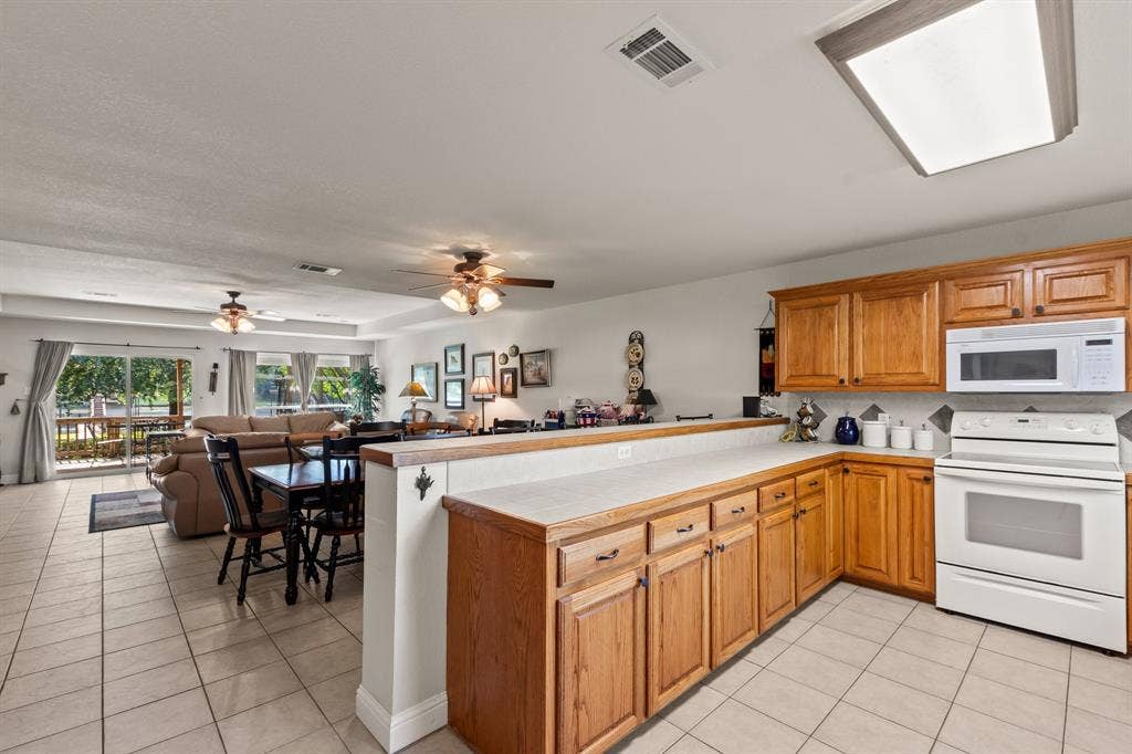 194 Bushwhacker Drive, Mabank, TX 75156 Spacious kitchen with generous cabinet and counter space.