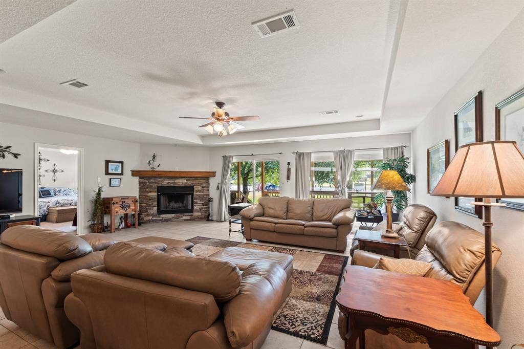 194 Bushwhacker Drive, Mabank, TX 75156 Comfortable gathering space with beautiful water views and easy flow for entertaining.