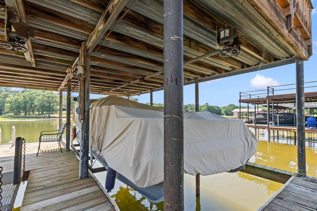194 Bushwhacker Drive, Mabank, TX 75156 Covered boat slip with lift provides convenient waterfront storage and quick lake access.