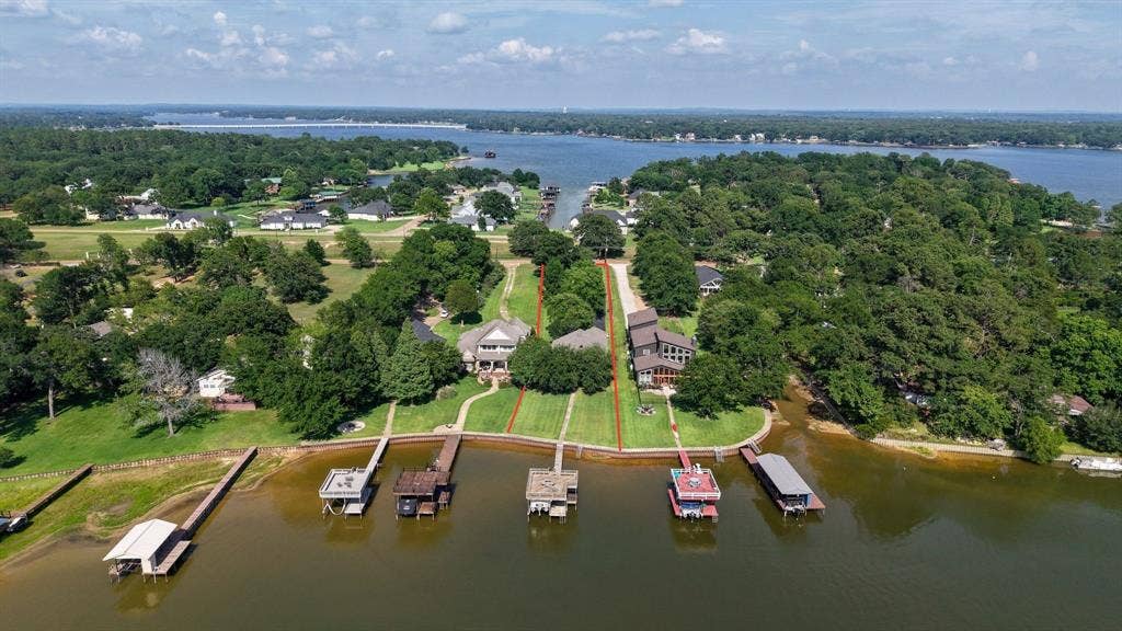 194 Bushwhacker Drive, Mabank, TX 75156 Charming waterfront home situated on over half an acre with mature trees and ample parking.