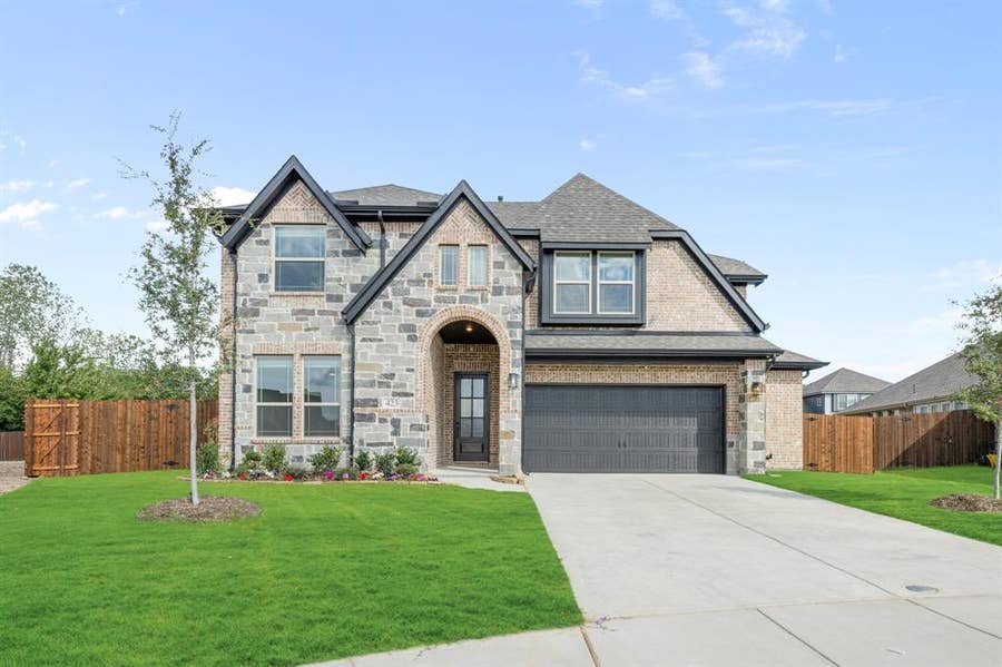 Property photo for 423 Atlas Cedar Drive, Glenn Heights, TX