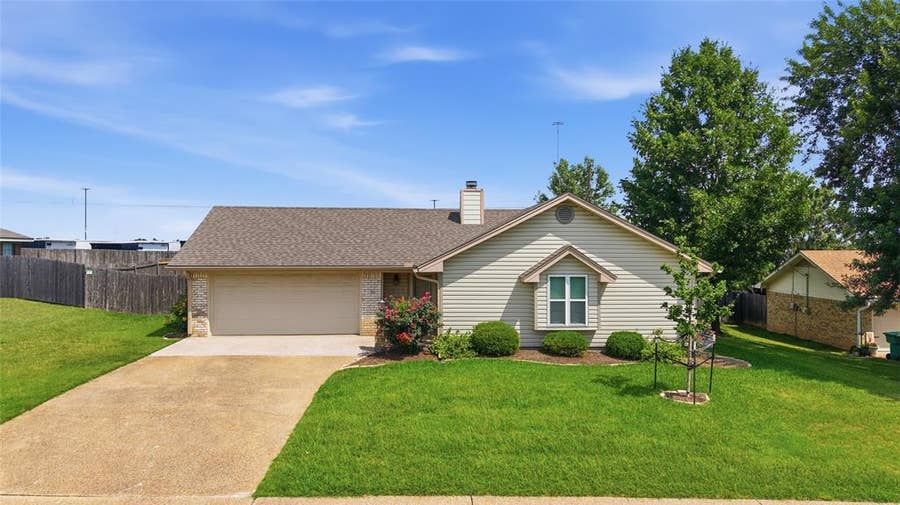 Property photo for 200 E San Benito Drive, Robinson, TX