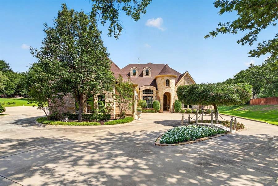 Property photo for 10513 Silver Fox Court, Fort Worth, TX