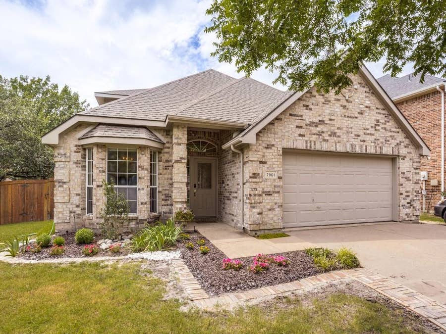 Property photo for 7901 Stonehaven Lane, Rowlett, TX