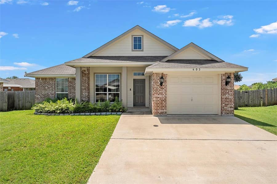Property photo for 403 BROKEN ARROW Court, Lacy Lakeview, TX