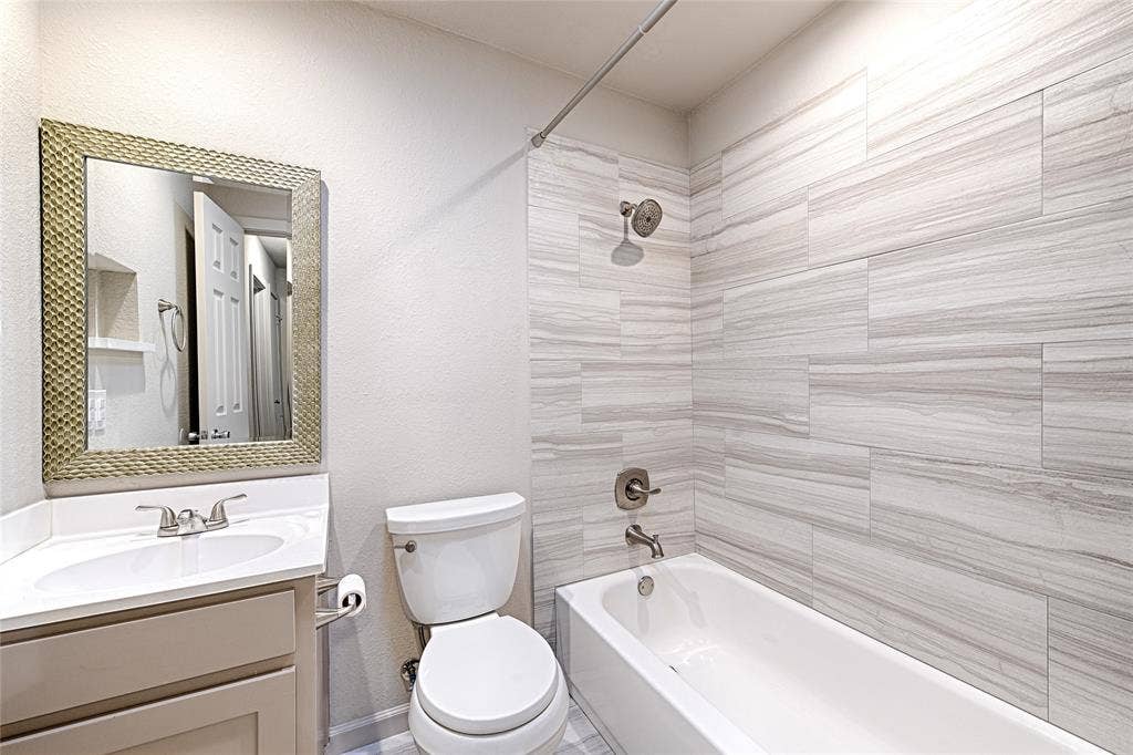 2926 Kathleen Lane, Euless, TX 76039 2926 Kathleen Lane, Euless, TX 76039