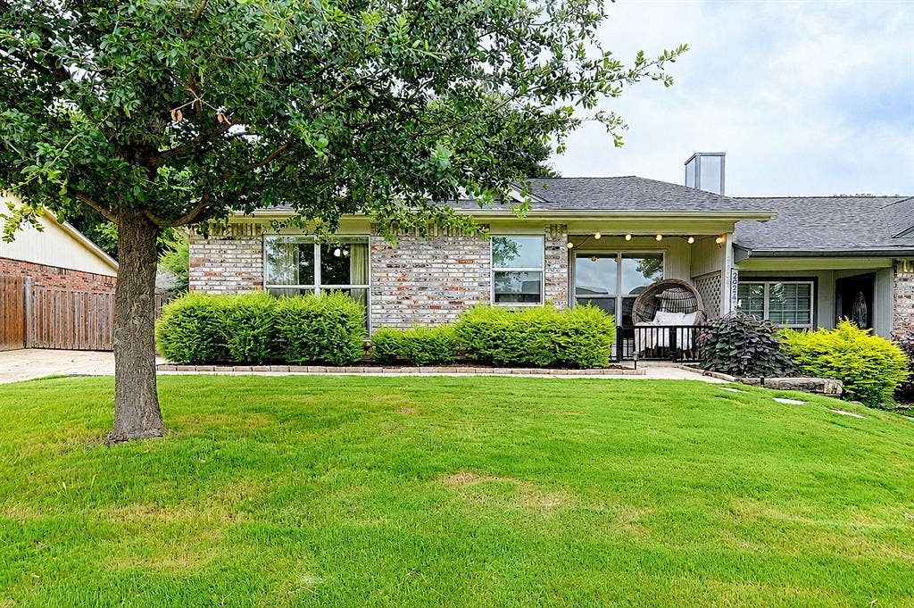 2926 Kathleen Lane, Euless, TX 76039 2926 Kathleen Lane, Euless, TX 76039