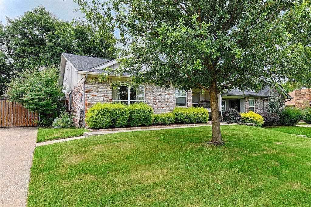 2926 Kathleen Lane, Euless, TX 76039 2926 Kathleen Lane, Euless, TX 76039