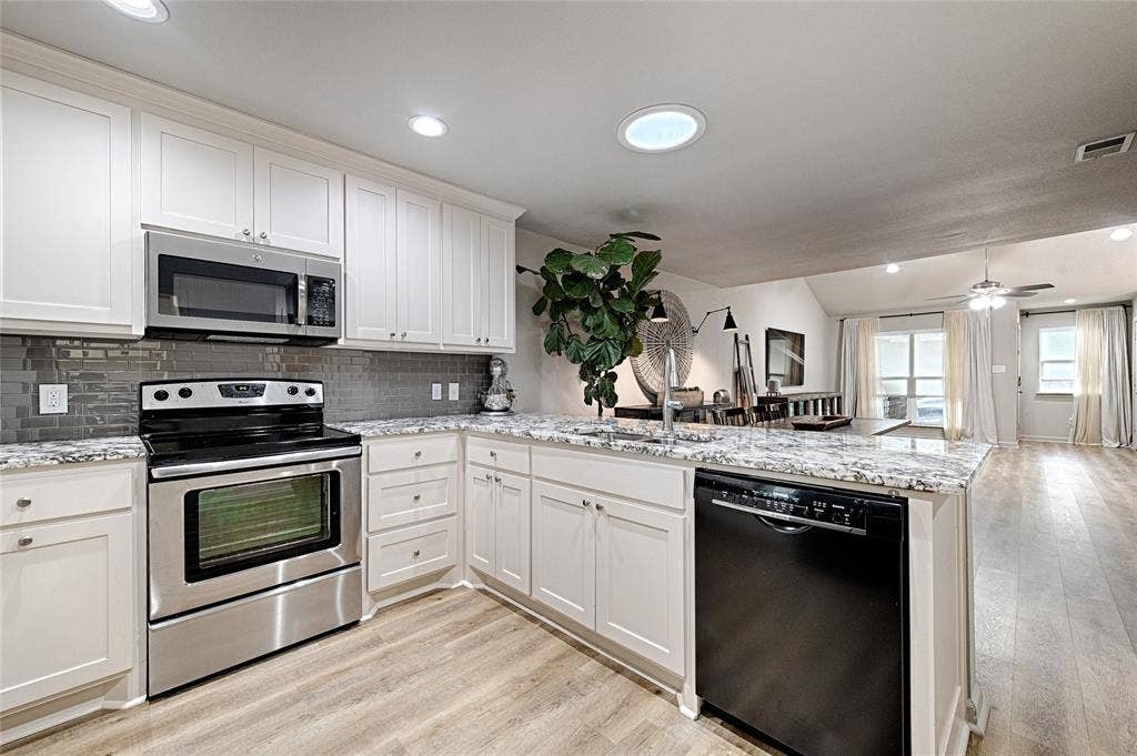 2926 Kathleen Lane, Euless, TX 76039 2926 Kathleen Lane, Euless, TX 76039