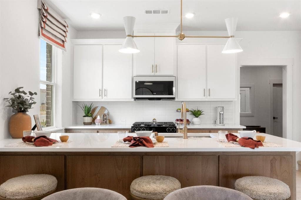 1805 Parkview Drive, Melissa, TX 75454 012-1805ParkviewDrive-Melissa-TX-75454-Kitchen.jpg-SMALL