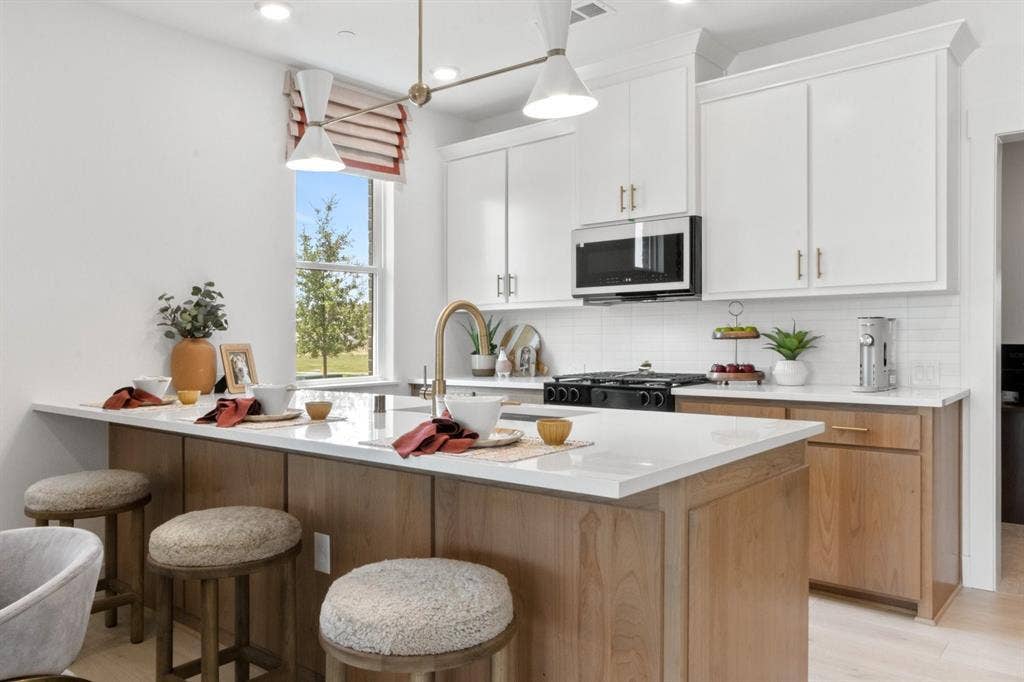1805 Parkview Drive, Melissa, TX 75454 013-1805ParkviewDrive-Melissa-TX-75454-Kitchen.jpg-SMALL