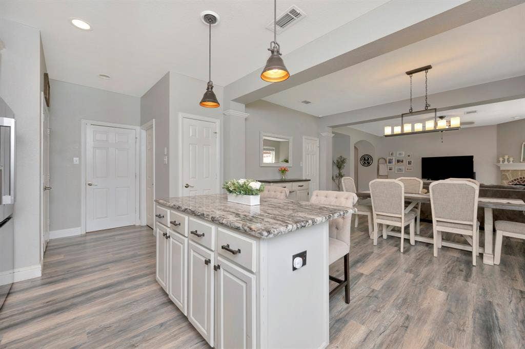 3104 Barkwood Drive, McKinney, TX 75071 Eat in Kitchen Island