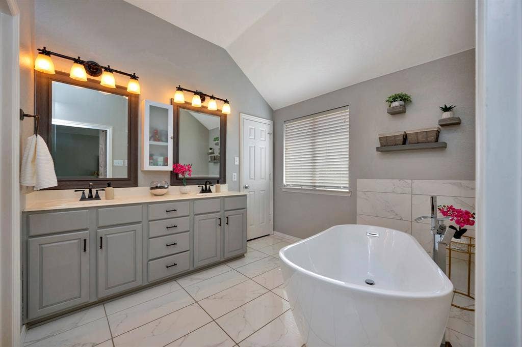 3104 Barkwood Drive, McKinney, TX 75071 Primary Bathroom
