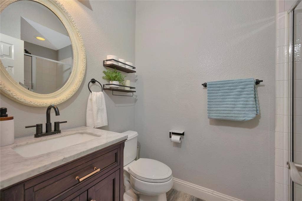 3104 Barkwood Drive, McKinney, TX 75071 Downstairs Full Bath