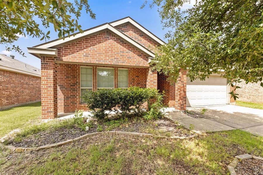 Property photo for 1011 Meadow Green Court, Princeton, TX