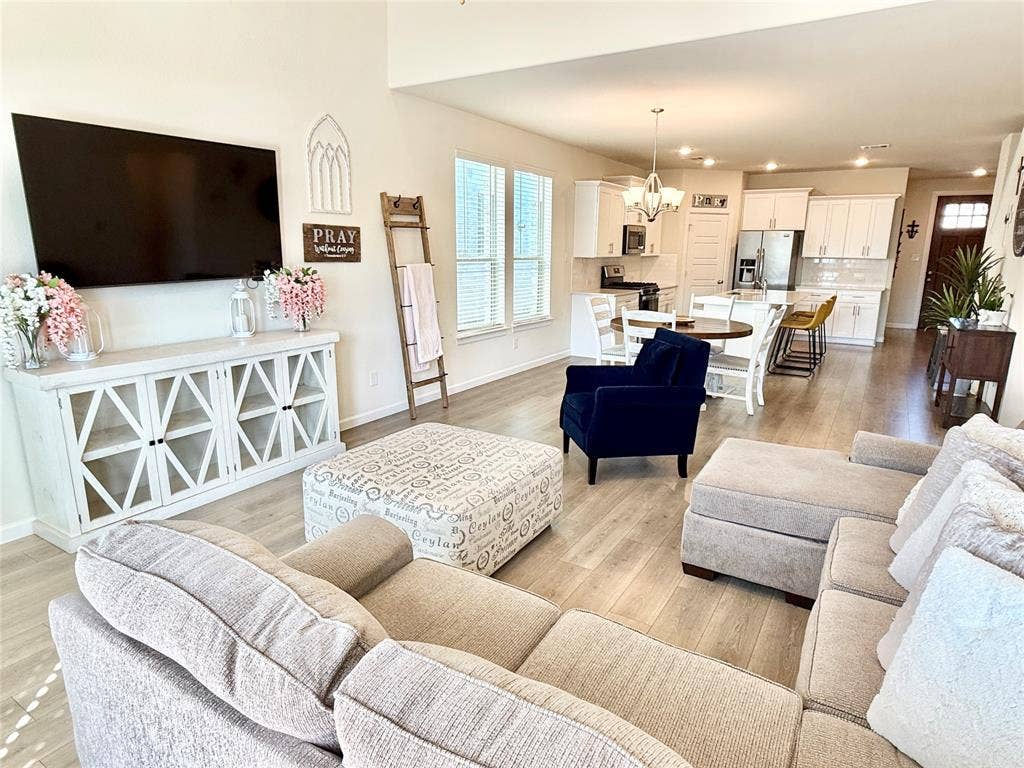 603 Hazeltine Road, Red Oak, TX 75154 603 Hazeltine Road, Red Oak, TX 75154