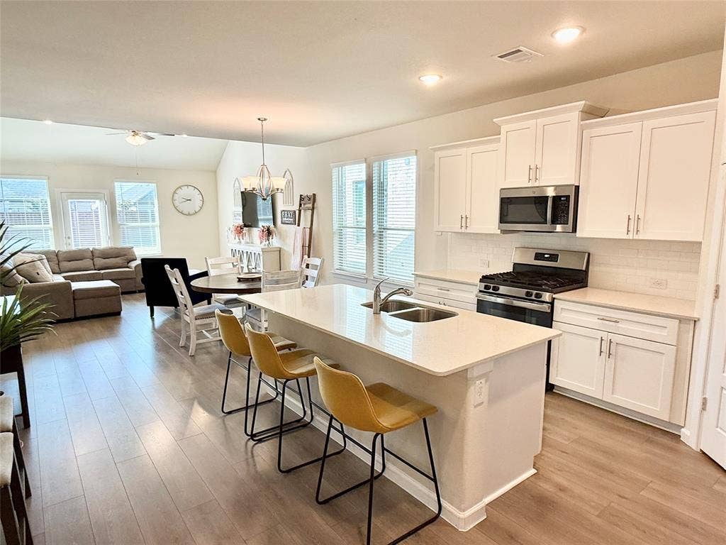 603 Hazeltine Road, Red Oak, TX 75154 603 Hazeltine Road, Red Oak, TX 75154