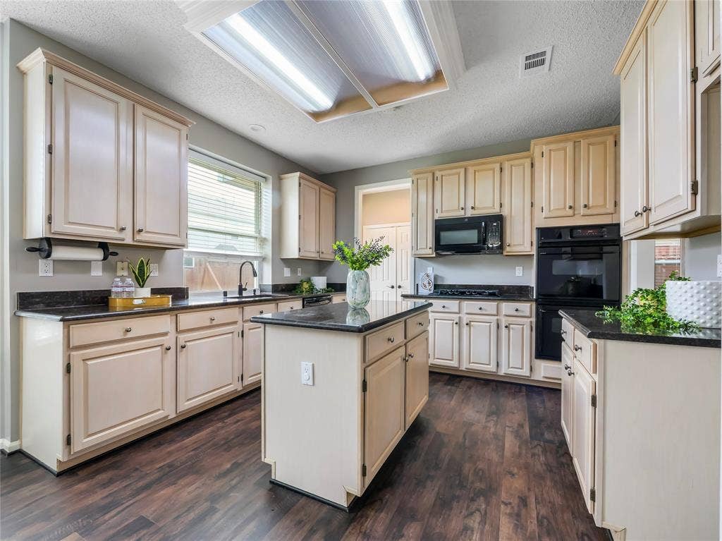 4012 Oxlea Drive, Plano, TX 75024 4012 Oxlea Drive, Plano, TX 75024