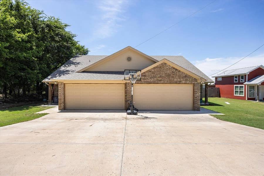 Property photo for 403 W 5th Street, Tolar, TX