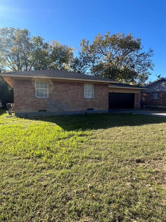Property photo for 2419 N Prairie Creek Road, Dallas, TX