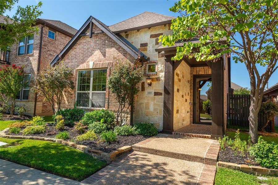 Property photo for 1008 Lone Ivory Trail, Arlington, TX