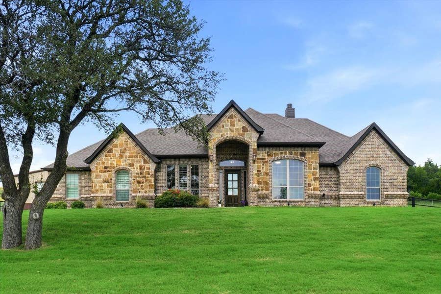 Property photo for 617 Bent Tree Lane, Weatherford, TX