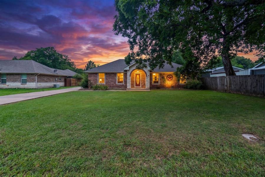 Property photo for 712 S Grand Street, Wolfe City, TX