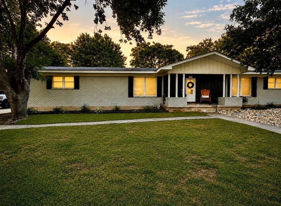Property photo for 617 Cardinal Drive, Woodway, TX