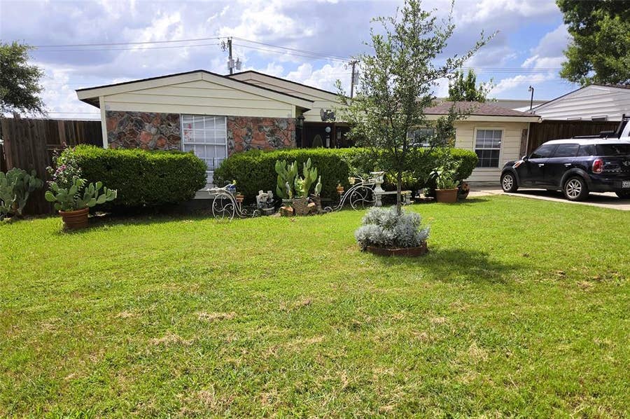 Property photo for 13973 Bee Street, Farmers Branch, TX