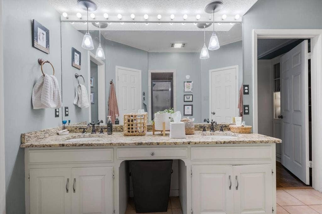 5911 Foxcroft Road, Tyler, TX 75703 5911 Foxcroft Road, Tyler, TX 75703